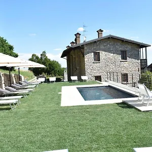 Landsted Cascina Belvedi, Clanezzo